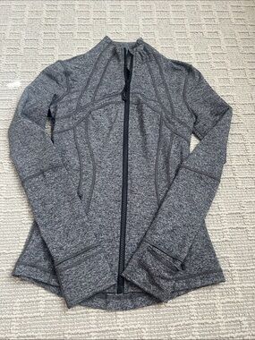 Lululemon dark heathered grey size 4 define jacket